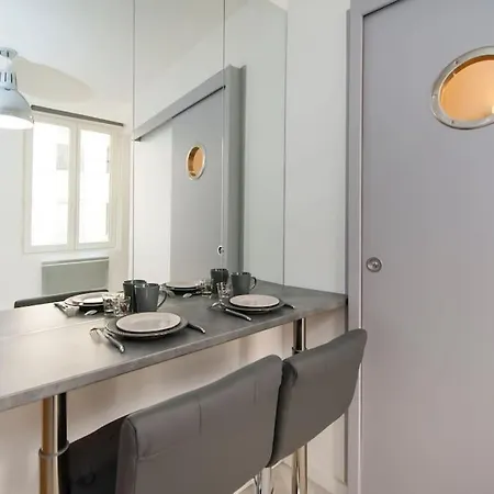 Chatelet, Rue Saint Denis 230 - Id 1001 *
